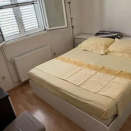 Dvosoban Stan Preko